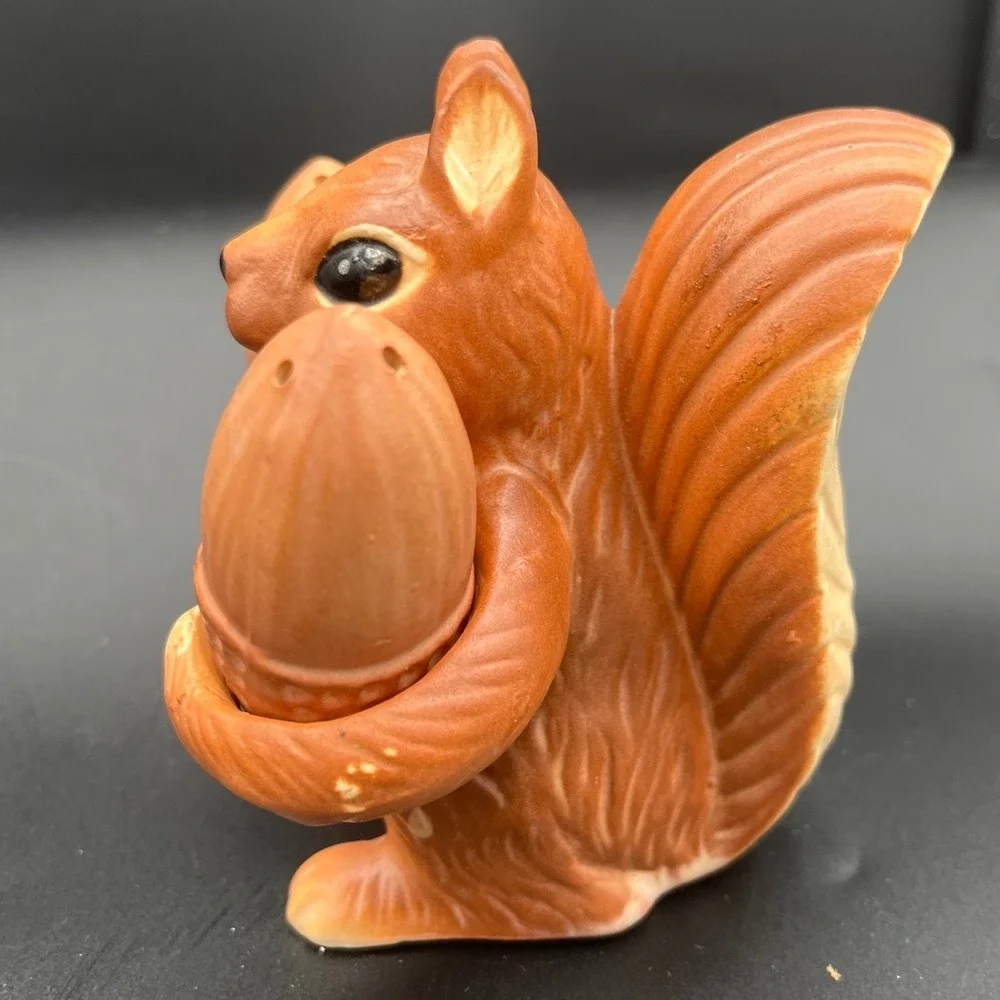 N/A kitschy squirrel